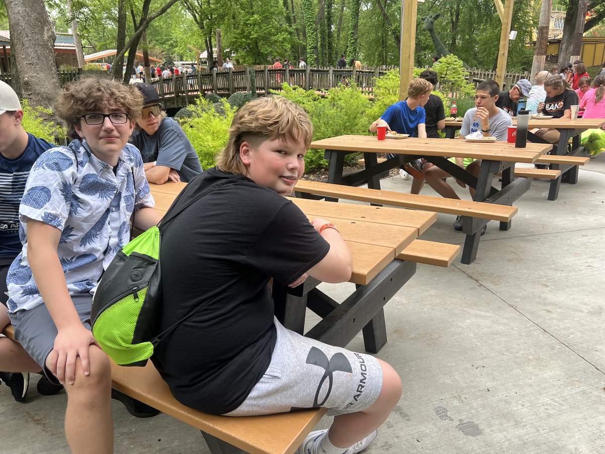 WSMSStallions's tweet photo. 8th graders are enjoying Worlds of Fun today! #StallionsForward #Learn230 https://t.co/2oLCGnlYEE