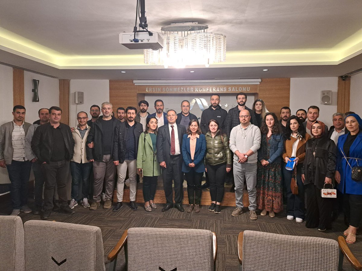 dempartibedlis's tweet photo. Milletvekili adaylarımız bugün Tatvan sanayi odasını ve Tatvan stk kuruluşlarını ziyarette bulundu https://t.co/zGKKZDmfVm