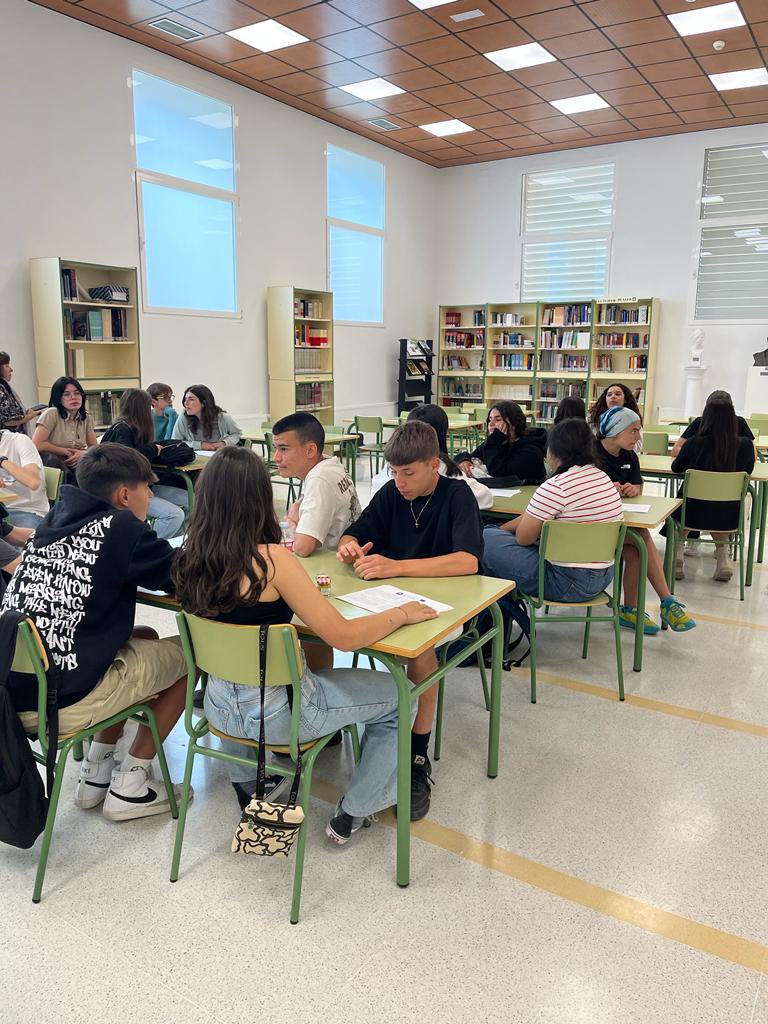alfonsoviiiplus's tweet photo. Último día del intercambio #EramsusPlus #sehacecaminoalandar en el que el @IESALFONSOVIII ha acogido durante una semana a alumnos del Agrupamento de Escolas de Vilela en sus aulas y en sus familias. Actividad, conocimientos y emociones entorno al Camino De Santiago https://t.co/Pw5USXsmZd