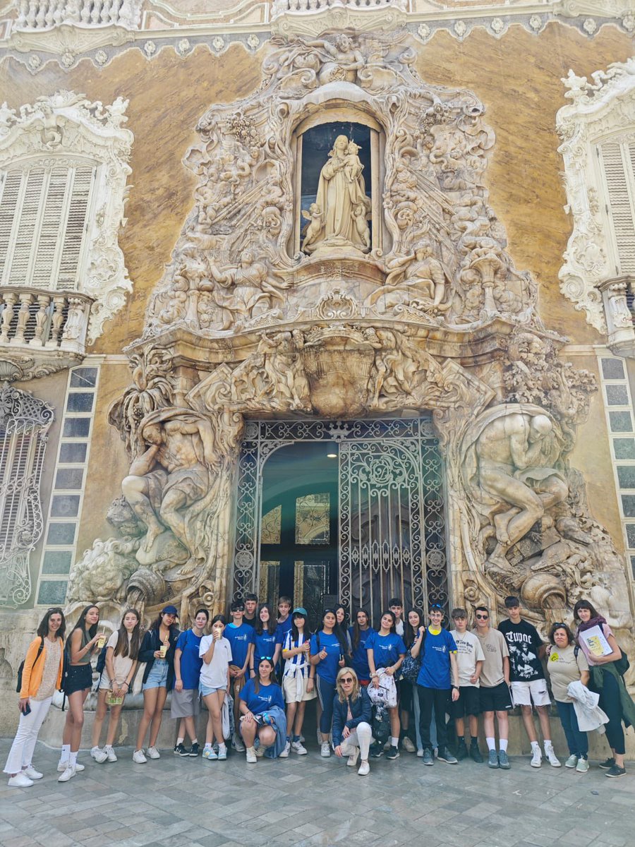 alfonsoviiiplus's tweet photo. Último día del intercambio #EramsusPlus #sehacecaminoalandar en el que el @IESALFONSOVIII ha acogido durante una semana a alumnos del Agrupamento de Escolas de Vilela en sus aulas y en sus familias. Actividad, conocimientos y emociones entorno al Camino De Santiago https://t.co/Pw5USXsmZd