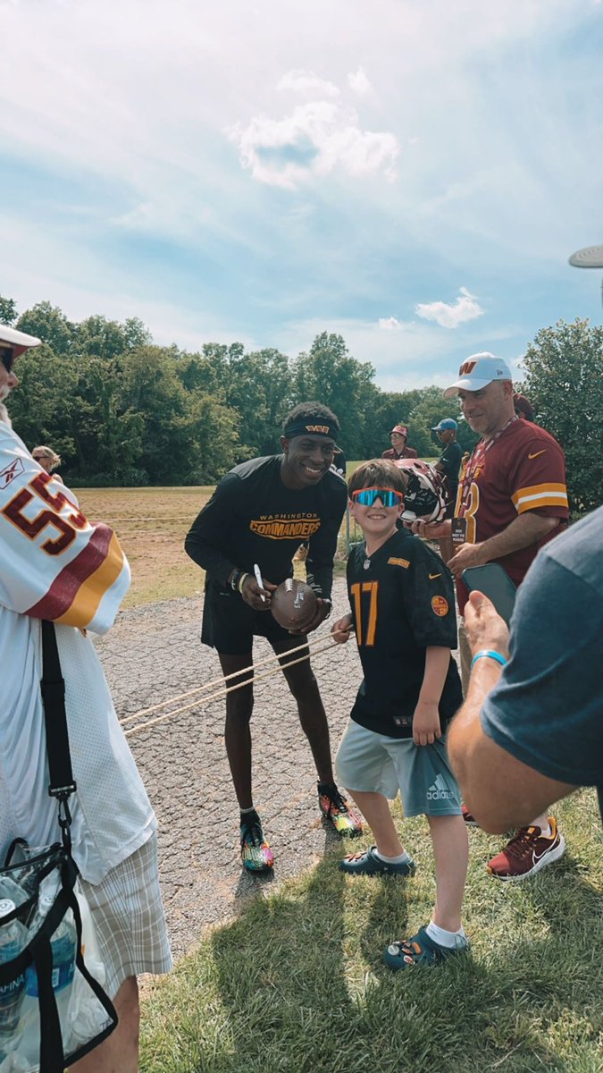 commander_em's tweet photo. Out in Ashburn for @Commanders Rookie Mini Camp 

@emmanuelforbes7 showing some love to our season ticket members out here!

#HTTC https://t.co/BnyzJwwibC