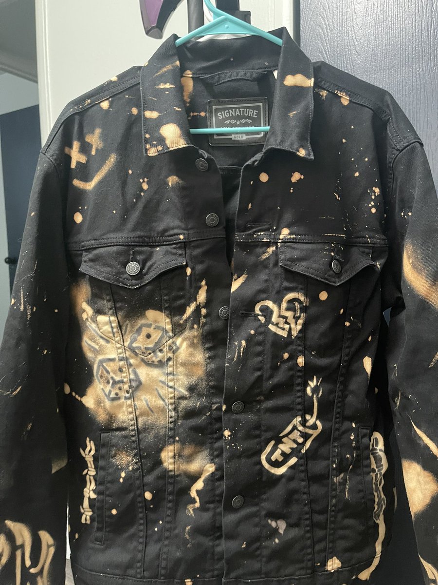 Check out this Custom clownz jacket made for a holder and raffle winner 🤡🔥