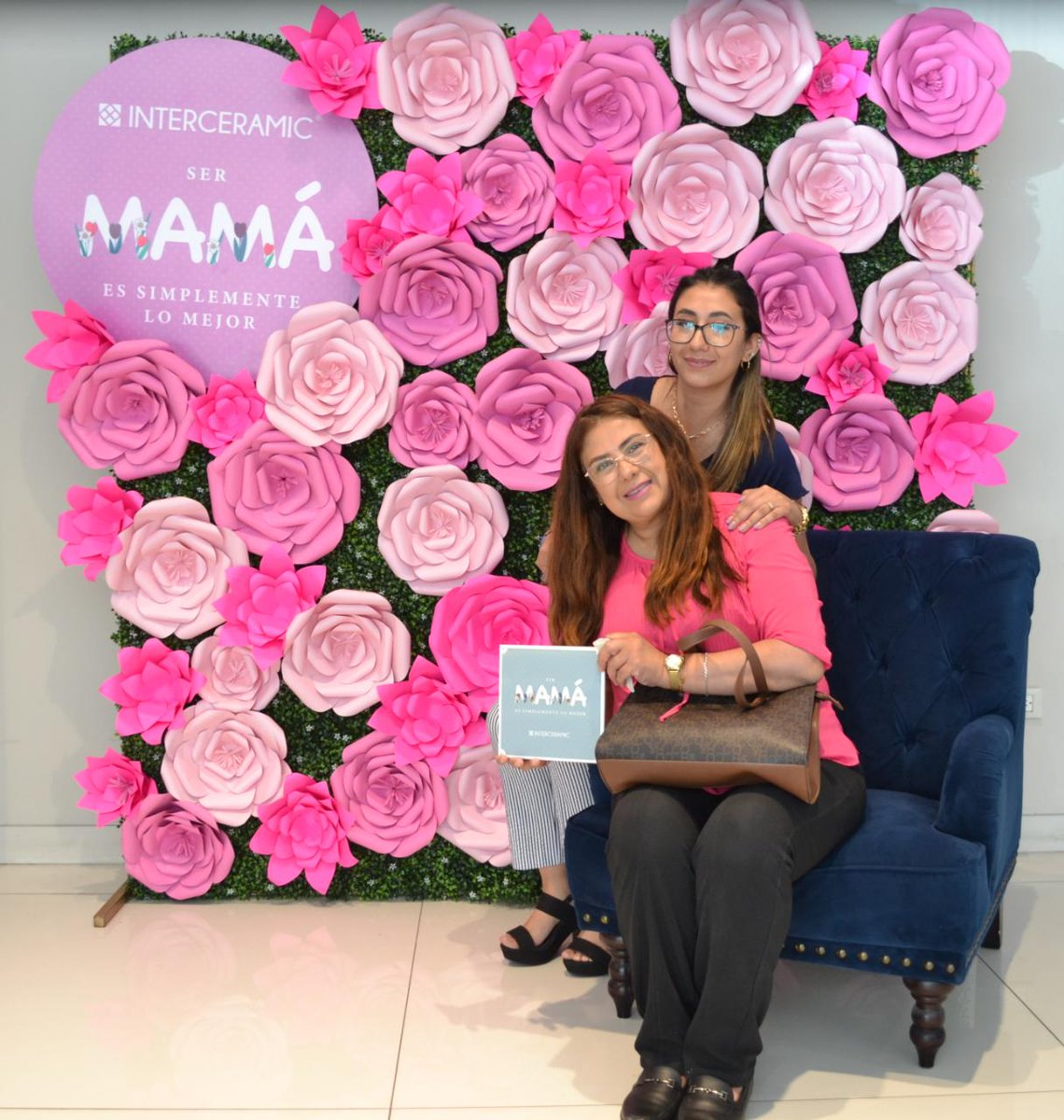 interceramicMX's tweet photo. ¡Así vivimos el día de las madres en Interceramic! Este año celebramos a todas las mamás creando momentos especiales donde pudieran disfrutar en compañía de sus familias. Ser mamá es ser #SimplementeLoMejor https://t.co/4UYZlpb9fX