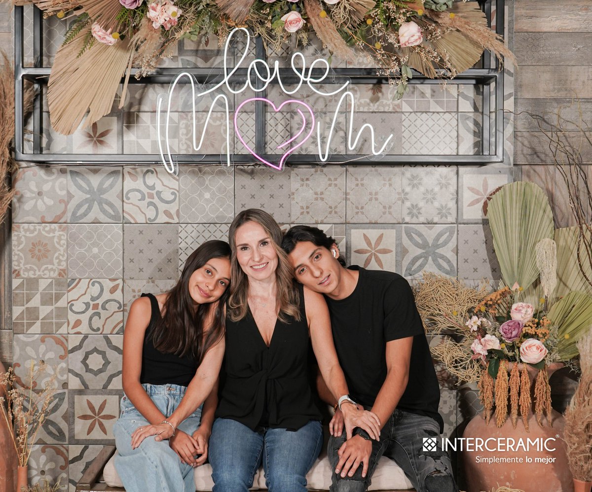 interceramicMX's tweet photo. ¡Así vivimos el día de las madres en Interceramic! Este año celebramos a todas las mamás creando momentos especiales donde pudieran disfrutar en compañía de sus familias. Ser mamá es ser #SimplementeLoMejor https://t.co/4UYZlpb9fX