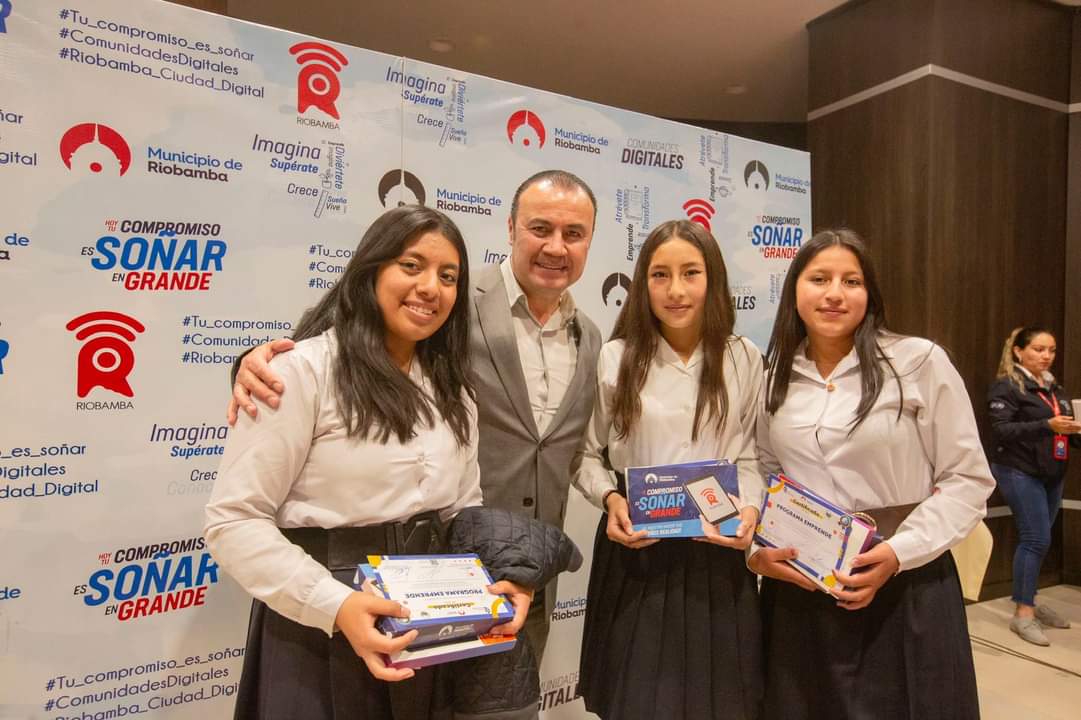 Napo Cadena tweet media