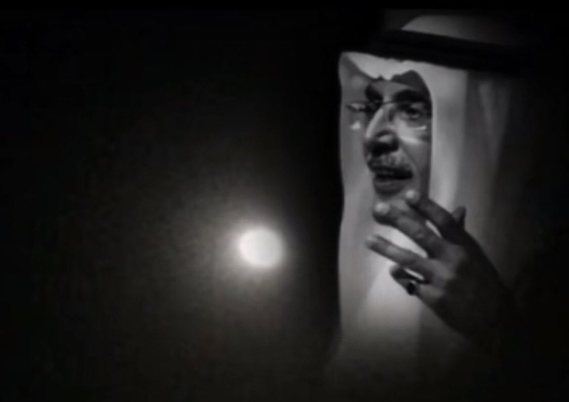 يقول البدر:

إذا جيت اعاتبك دخيلك لا تناظرنِي 
أخاف انسى العتب وأغازل عيونك ،،