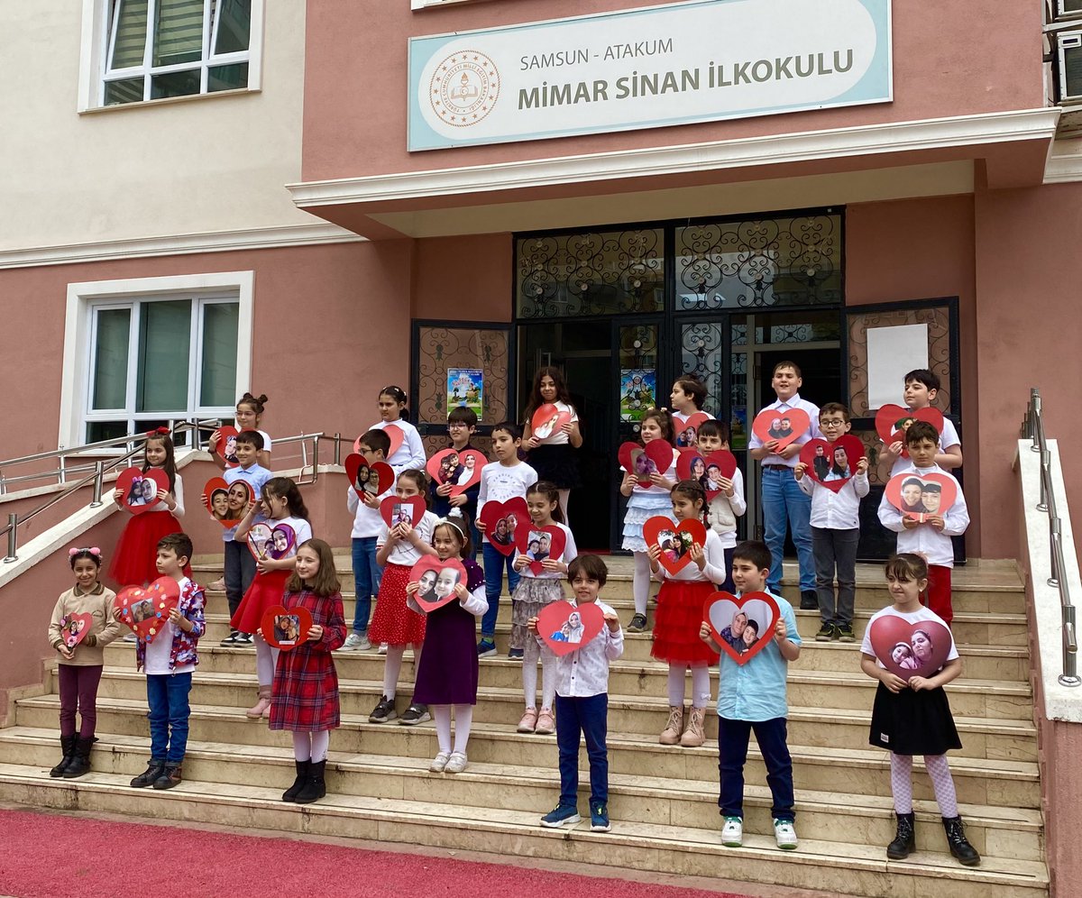 AtakumMimar's tweet photo. 3/F sınıfı öğrencilerimizin, öğretmenleri Semra EMECEN ile hazırlamış oldukları Anneler Günü Programından…

Baş tacı tüm annelerimizin Anneler Günü kutlu olsun.💐❤️

@samsunmem 
@MemAtakum https://t.co/asnGDwx9iG