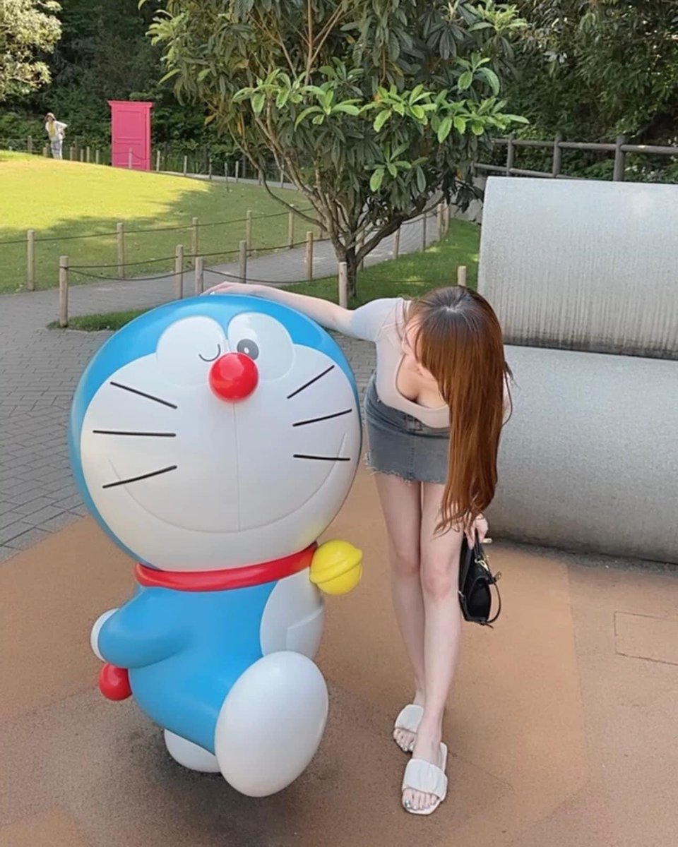 VernaLouise14's tweet photo. 遇到童年偶像彎腰敬禮是國際禮儀🤭 https://t.co/c6uQf0rrsZ
