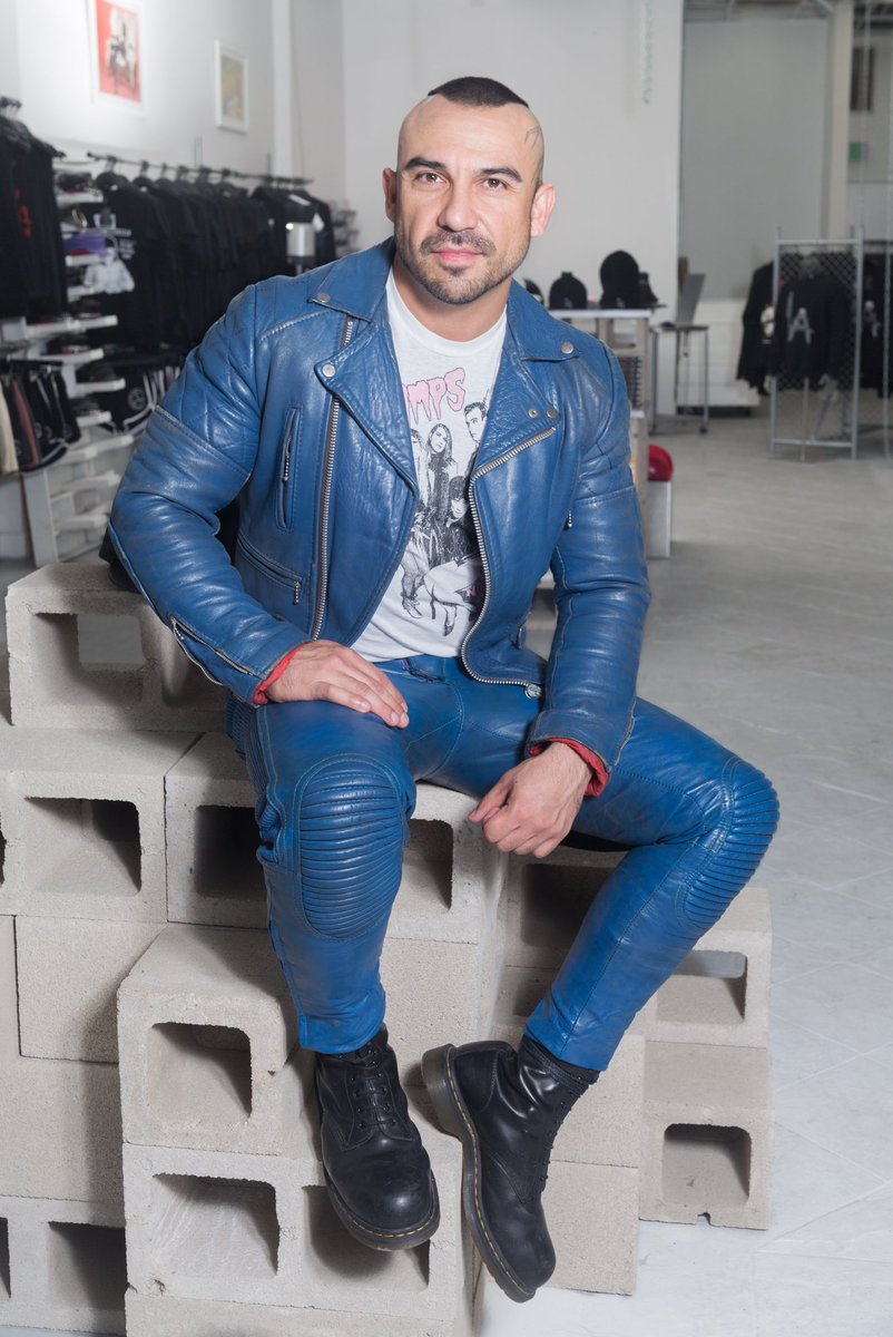 lethalamounts's tweet image. HBD to Danny, our connoisseur of cool and favorite smut peddler 🎉

Might just see him if you visit our Lil Tokyo store 12-8pm.