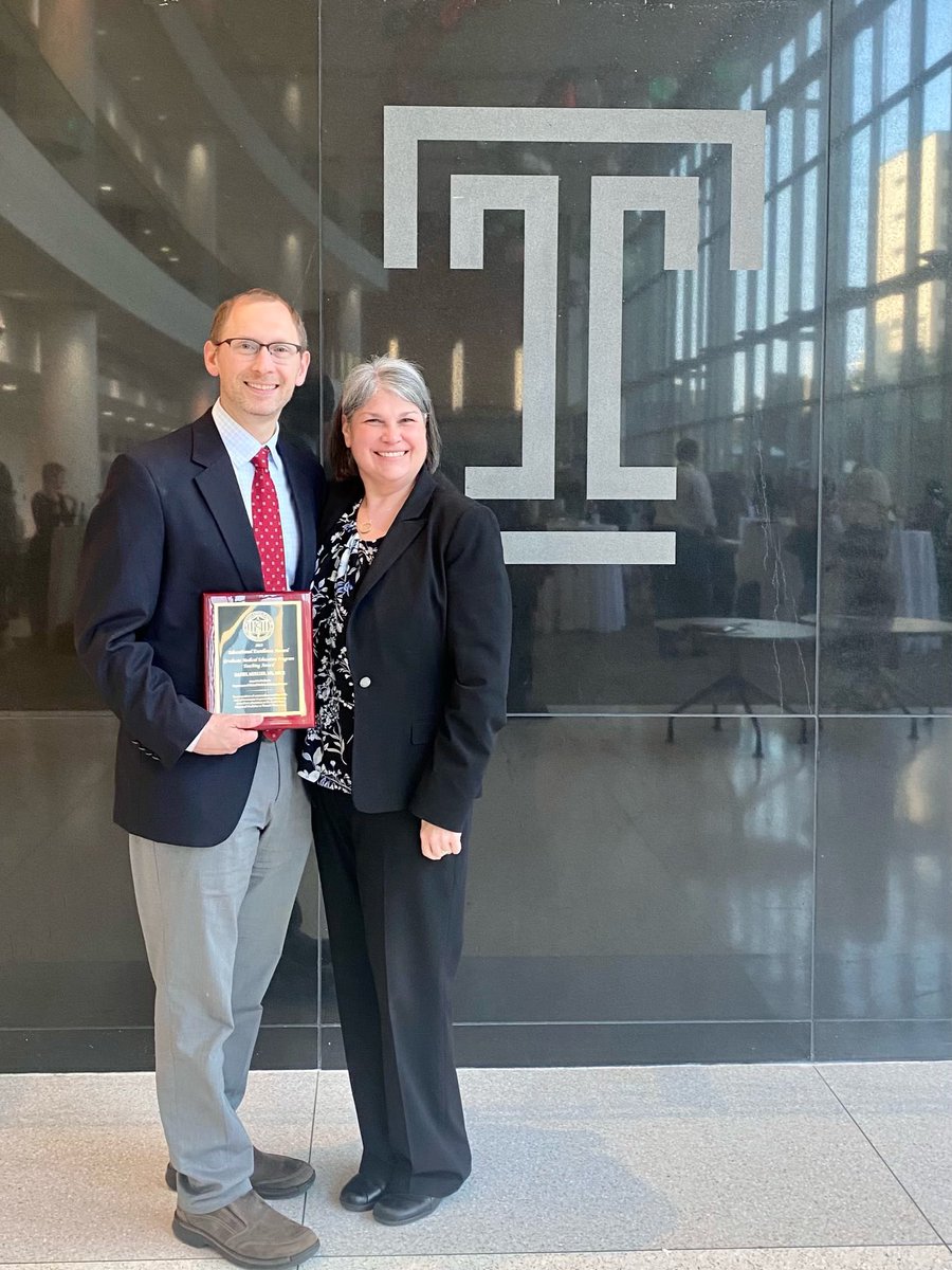 TempleID1's tweet photo. Our very own ⭐️ @DMuellerID won the GME teaching award! Congrats! #TempleID loves to teach & we love when that passion to share our knowledge is recognized! #IDTwitter #MedTwitter @TempleGME @templemedschool @TempleHealth https://t.co/4KiM5EcgD5