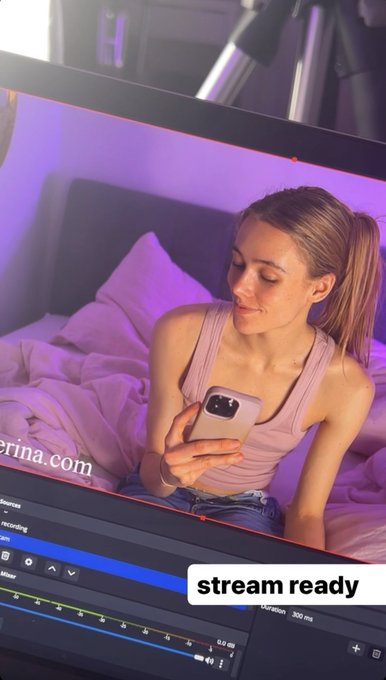 Streaming on my OF in 10😘 https://t.co/xOguet4dA5