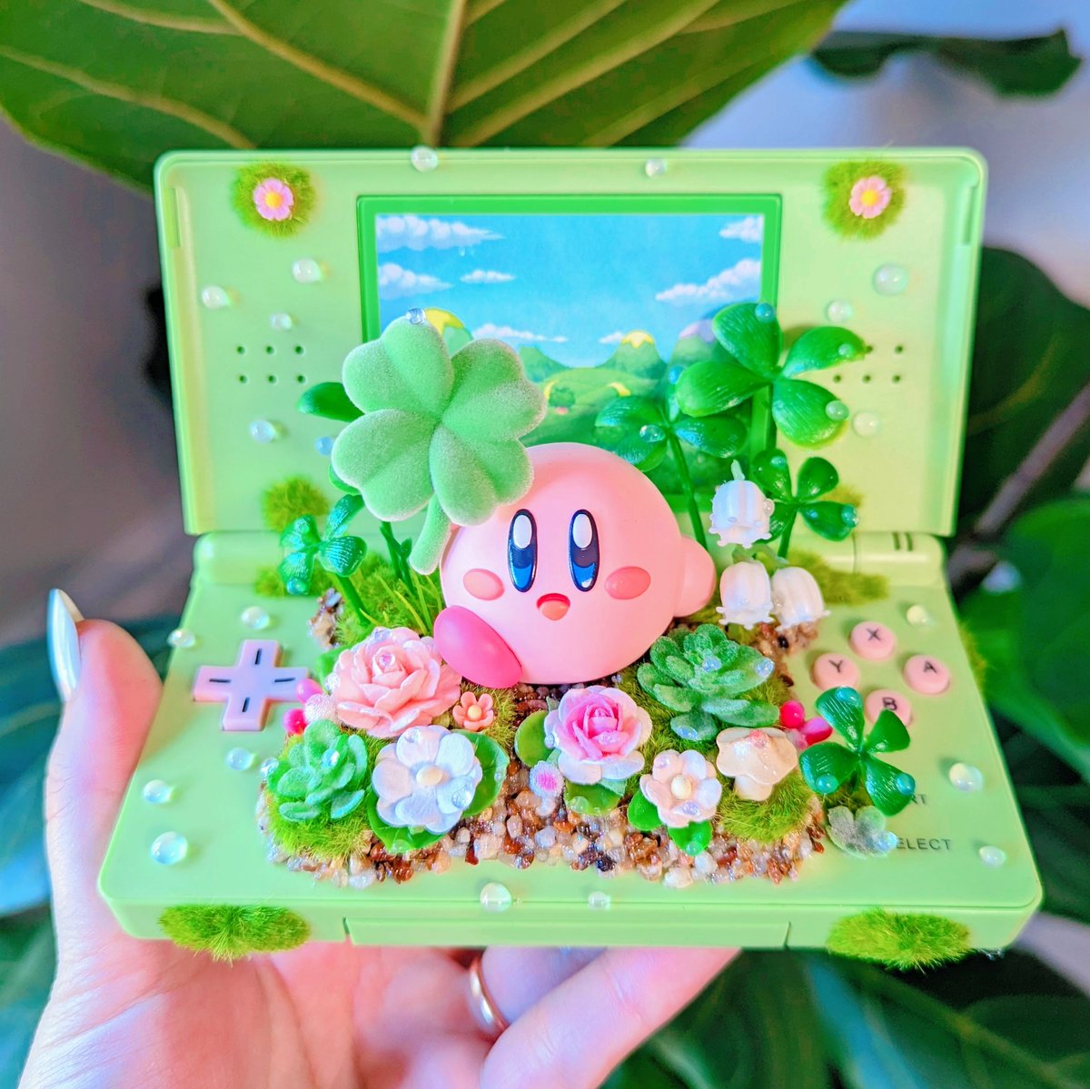 WakuWakuIsland's tweet photo. He has a gift for you 🍀💕 https://t.co/l5GGynAJPH