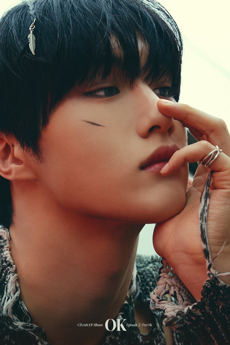 cixyhsuk's tweet photo. eu queria ter palavras pra expressar a beleza desse homem, mas simplesmente é impossível https://t.co/CbNWMyQd1r