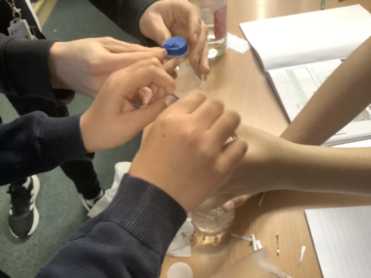 NA_foxes's tweet photo. Our science demonstration looking at irreversible changes, using bicarbonate of soda and vinegar. (ft. some very artsy photos from one of the Foxes) 🦊 https://t.co/8wgsbJPWMn