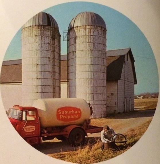 SuburbanPropane's tweet photo. Taking it back to a 1973 farm delivery for this #FlashbackFriday.

#FBF #throwback #memories #nostalgia #vintage #retro #photooftheday #propane #gas #propanedelivery #propanegas #delivery #propaneprovider #propanepowered #propanepowered #farm #farming #silo #silos #truck https://t.co/sKxBbnHXrf