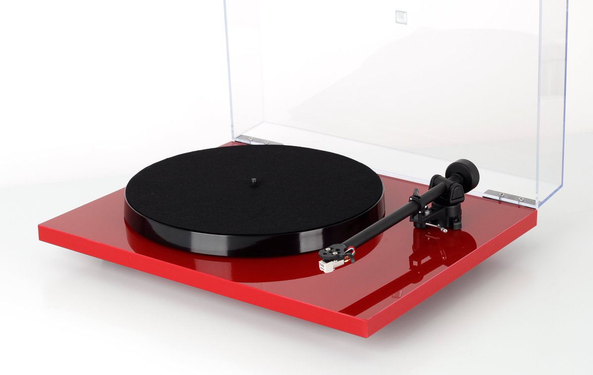RegaResearch's tweet photo. Hi-Fi Bargain of the decade? £199.00 Round two of the all new Green Grade products. Today we built these stunning RED Planar 1 ECO decks. These use the Planar 3 gloss red acrylic plinth and the Planar 3 18mm brass bearing. Planar 1 has never been on offer in red, only 200 available globally. What's Green Grade? Find out here https://t.co/fbB2ZQVPew #rega #sustainabilty #hifi