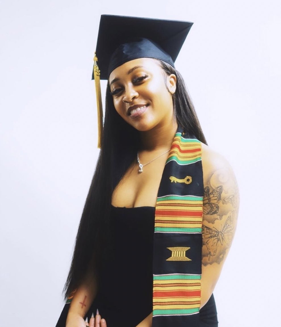 CoachCPMitchell's tweet photo. Congratulations to my girls on their college graduations! ♥️ @alea_gilbert &amp; @n4omig 🎓 https://t.co/pLN1wz31Fn