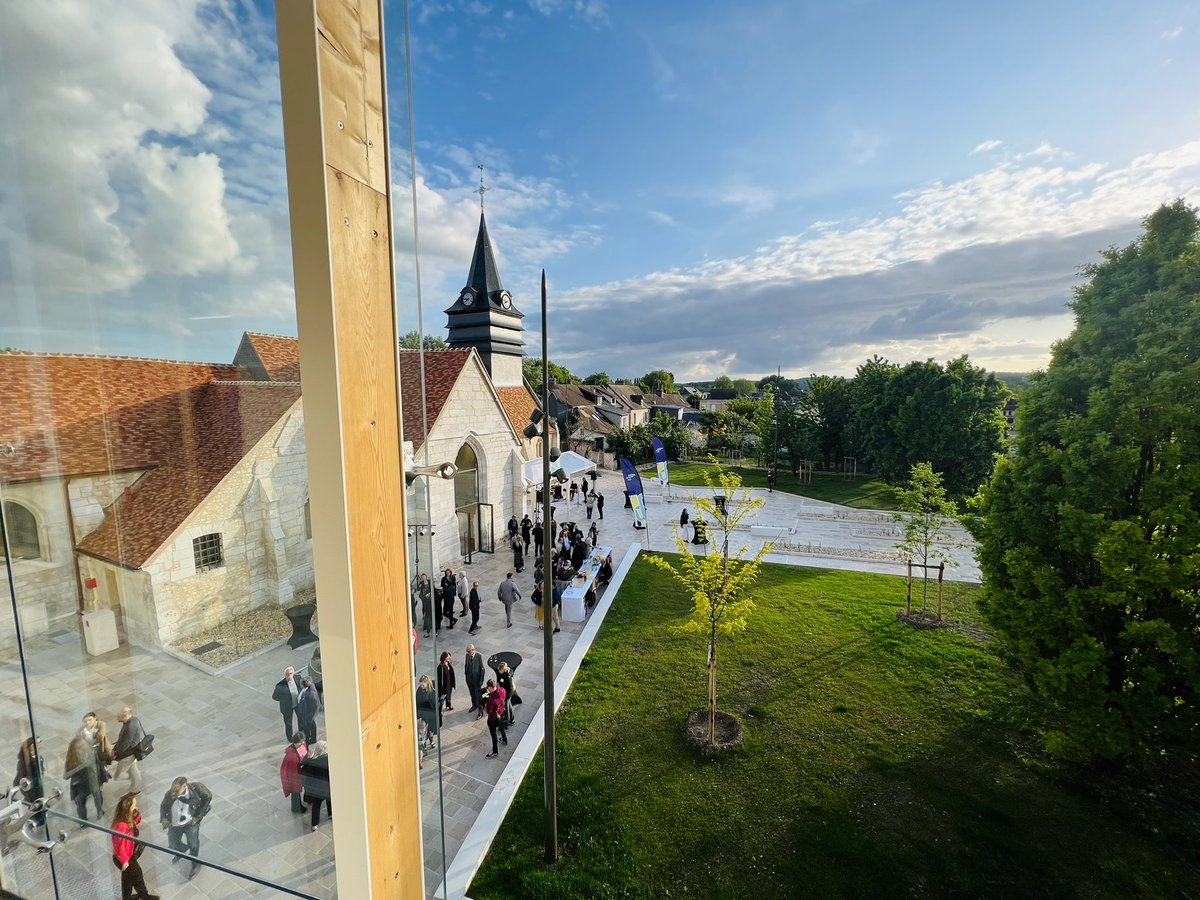 🇫🇷<a href="/DelGenVMA/">Ville Métiers d'Art</a> est riche de collectivités innovantes ❗️
👉Une inauguration au #Vaudreuil qui fera date : l’Espace Saint-Cyr avec ses ateliers et son espace d’exposition est un modèle de réussite et d’implantation de professionnels des #metiersdart 

<a href="/oliviagregoire/">Olivia Gregoire</a> <a href="/FaureDominique/">Dominique Faure</a>