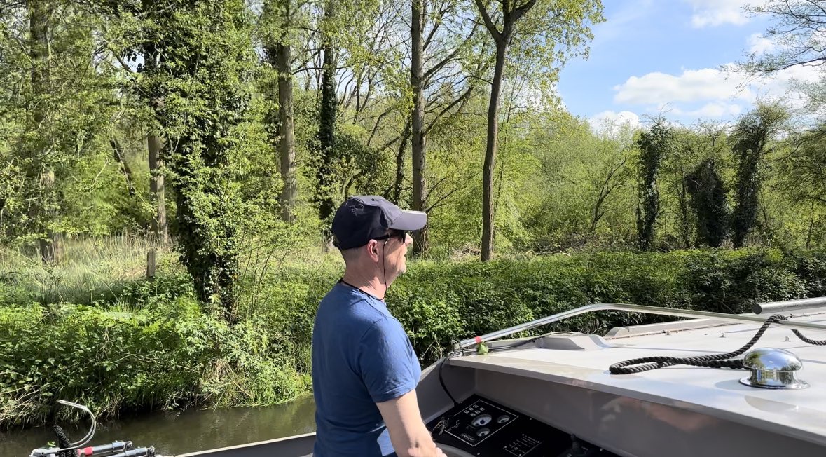 widebeamandwel1's tweet photo. Aye aye captain π #canallife #widebeam #comebacksunshine https://t.co/3vqAbo8tdY