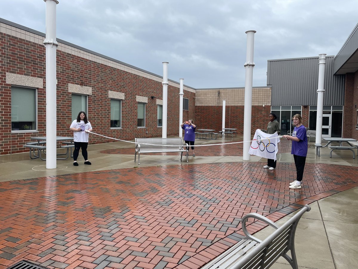 MissDavidson_'s tweet photo. Next up…. Races and the egg walk!!! #middieolympics #MOontheMOVE @MiddletownOH https://t.co/7cI6NfW7Zl