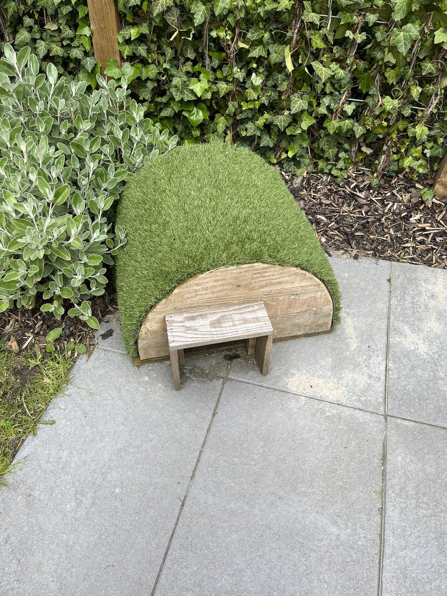 Great afternoon out with <a href="/NorthstoneUK/">Northstone</a> and our 7up’s team, looking at Green spaces , architecture and wildlife. Designing our own gardens with helpful inspiration from Hannah, now I’m off to buy a bee house! #raisingaspirations