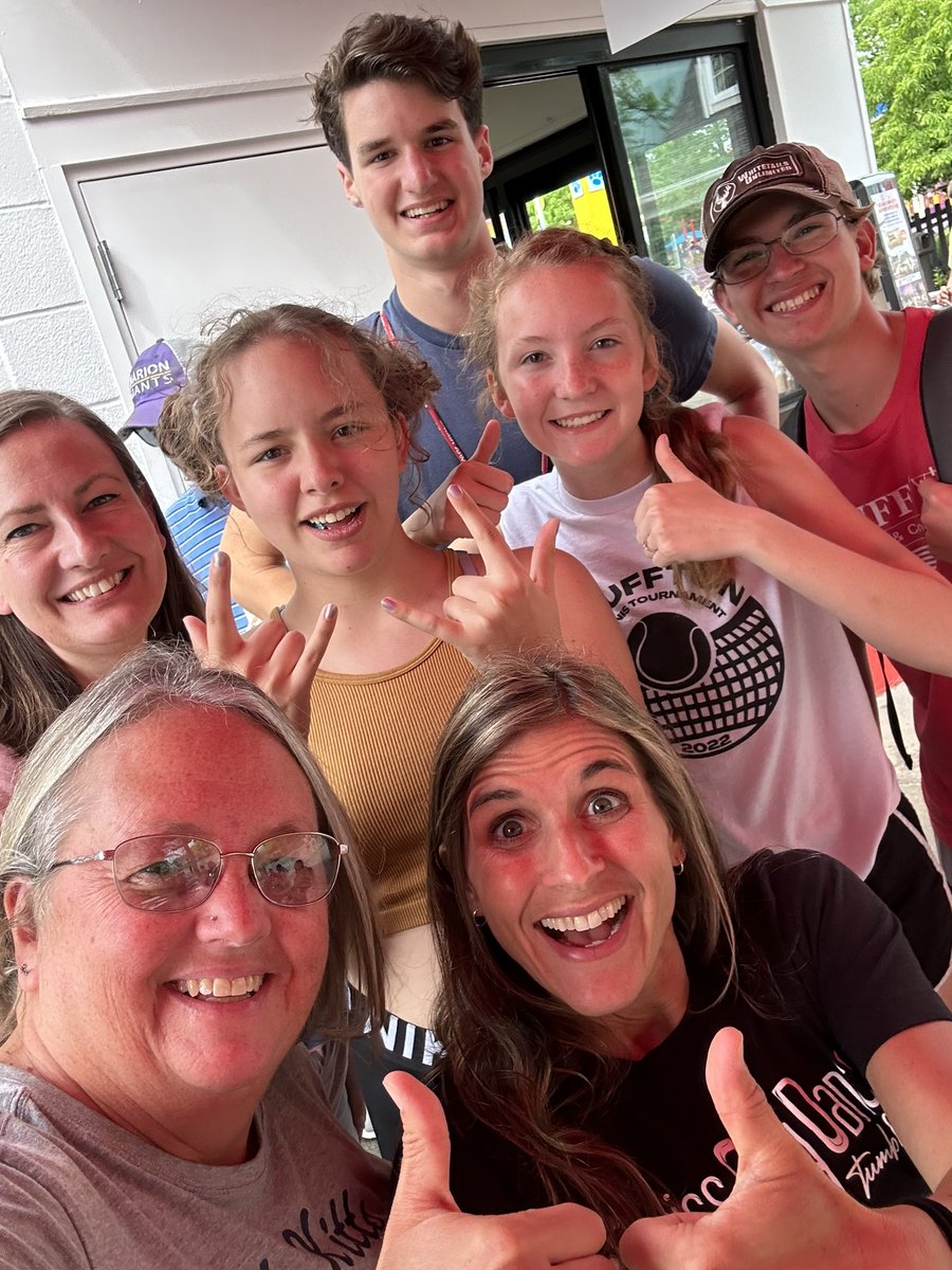 jillbollenbache's tweet photo. First Group of students who had to get their picture taken with us!!  They loved it!!
#KingsIsland https://t.co/EYDUbNPK36