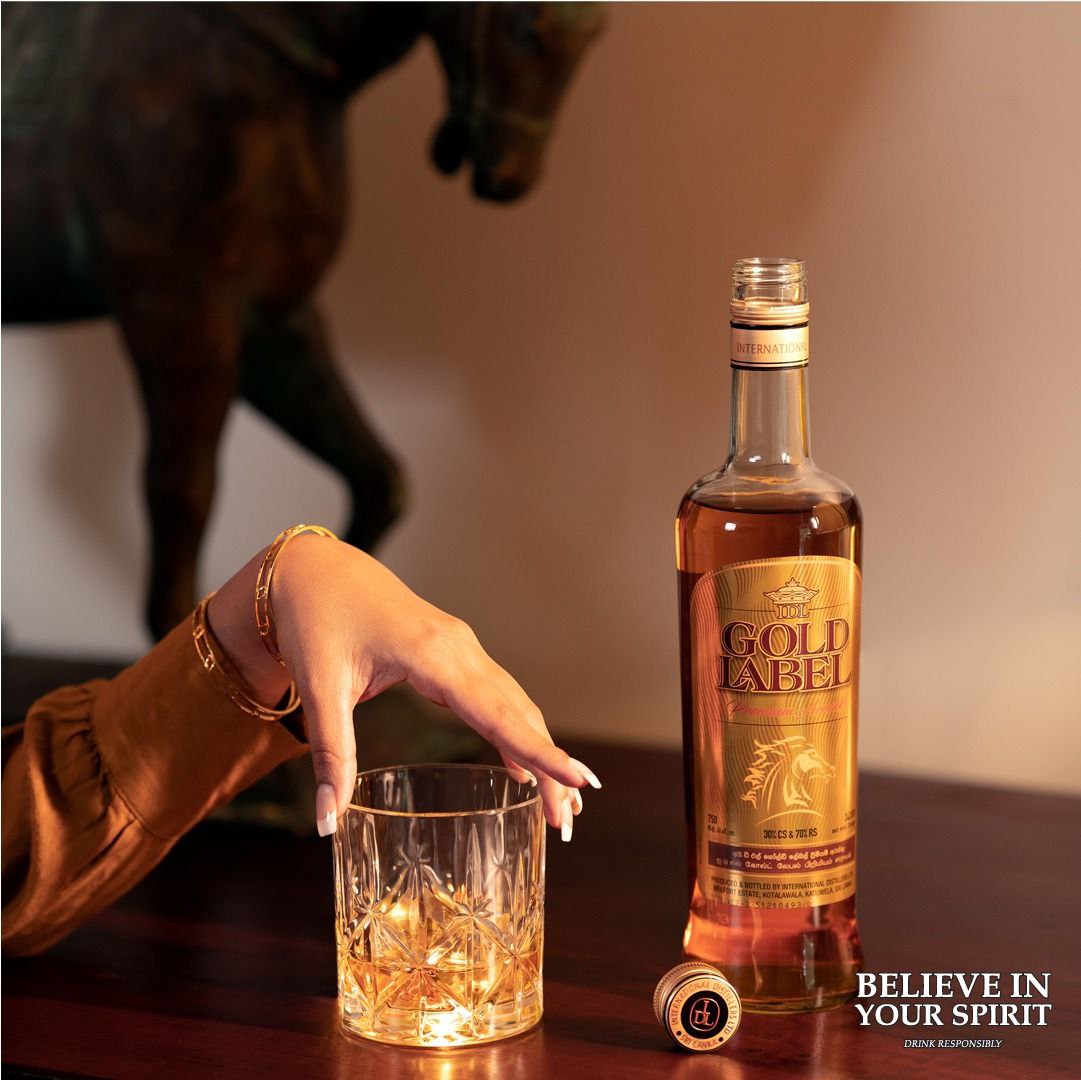 IDLLife's tweet photo. Pouring myself a glass of liquid gold to kick off the weekend 🥃✨ Let the good times roll! #WeekendReady #idllife #FridayFeeling https://t.co/uNrSO9lkN6