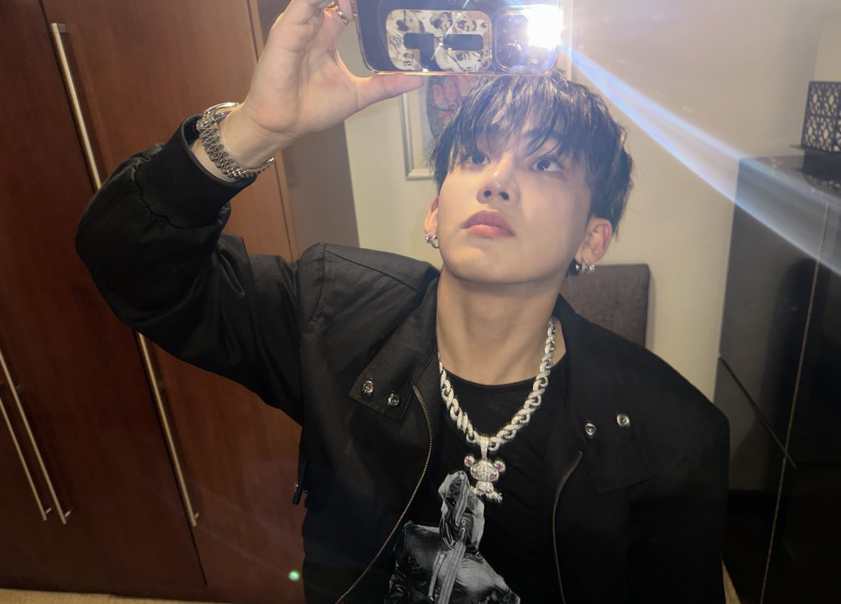 thirdcarnival's tweet photo. home alone

— c.hyunsuk two tweets au

c. thirdcarnival https://t.co/JkcD7dmt9K