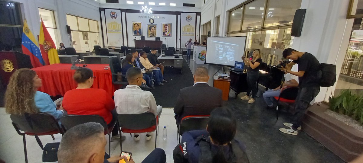 #12May Iniciamos la Consulta Pública de la Ley para la Protección de los Activos, Derechos e Intereses de la República y sus Entidades en el Extranjero, desde la sede del Cleba en el edo. Aragua. <a href="/NicolasMaduro/">Nicolás Maduro</a> <a href="/jorgerpsuv/">Jorge Rodríguez</a>