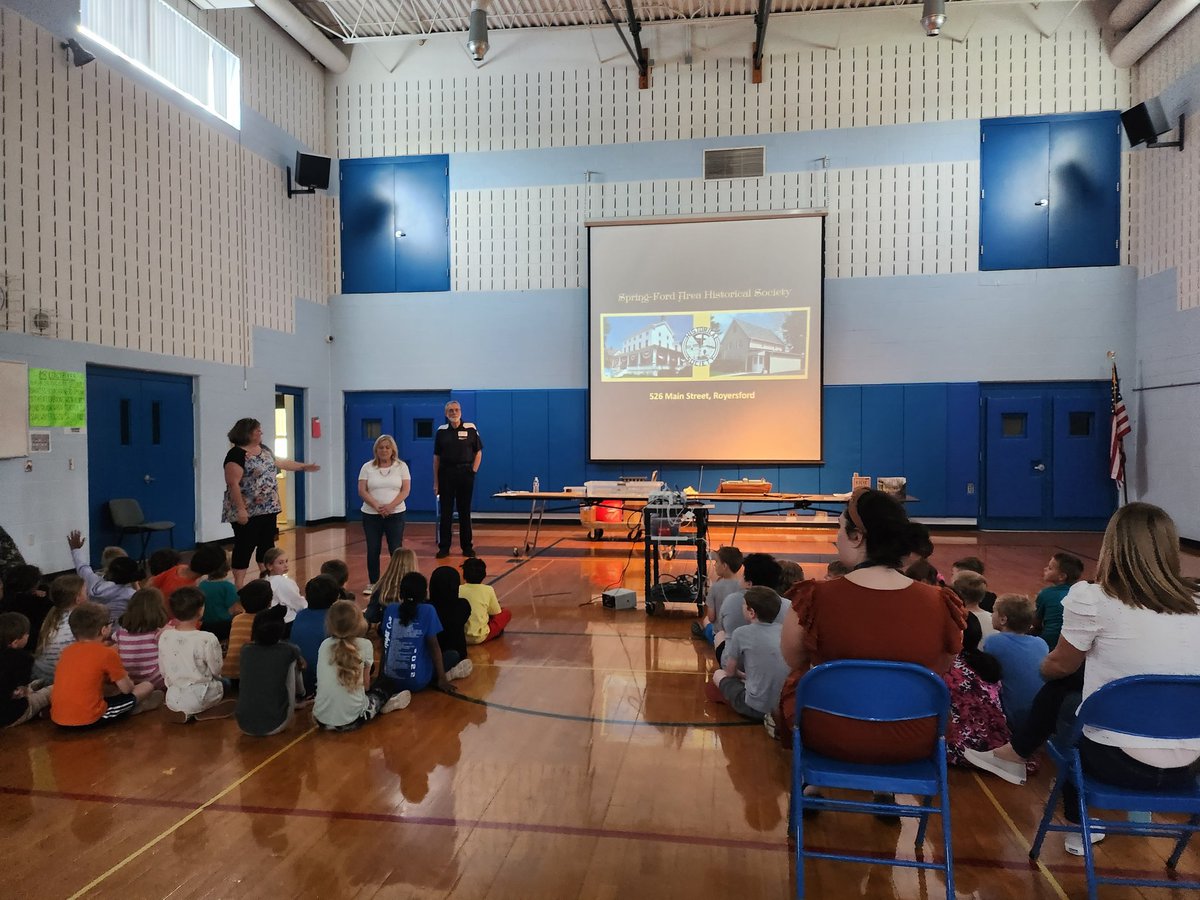 SpringCityRAMS's tweet image. Mr. Willauer from the Spring-Ford Historical Society taught SCE students about the Spring City Canal. Students enjoyed science experiments and artifacts! They are so curious and asked great questions! #smallschoolbigheart @SpringFordASD