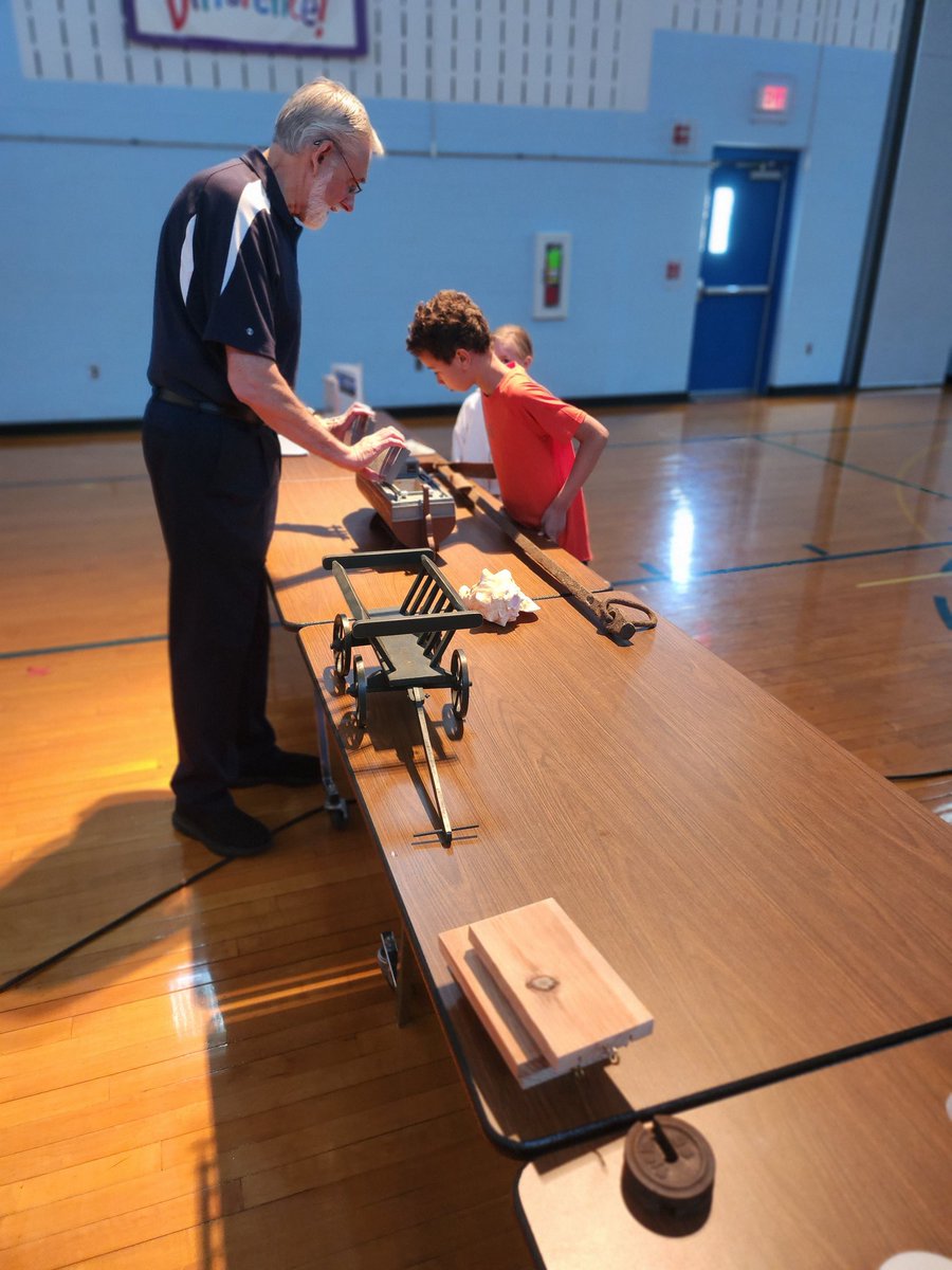 SpringCityRAMS's tweet image. Mr. Willauer from the Spring-Ford Historical Society taught SCE students about the Spring City Canal. Students enjoyed science experiments and artifacts! They are so curious and asked great questions! #smallschoolbigheart @SpringFordASD