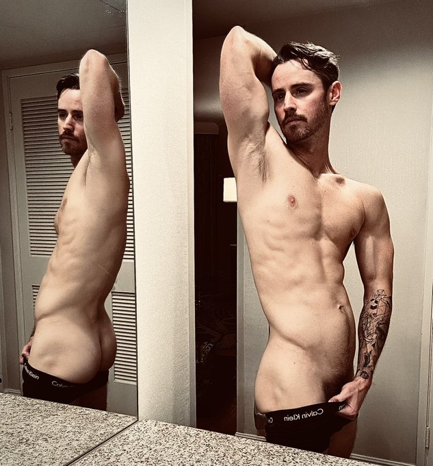 I&rsquo;m just a simple farmer over here growing 🍑👨&zwj;🌾 https://t.co/dP49O3lM4F