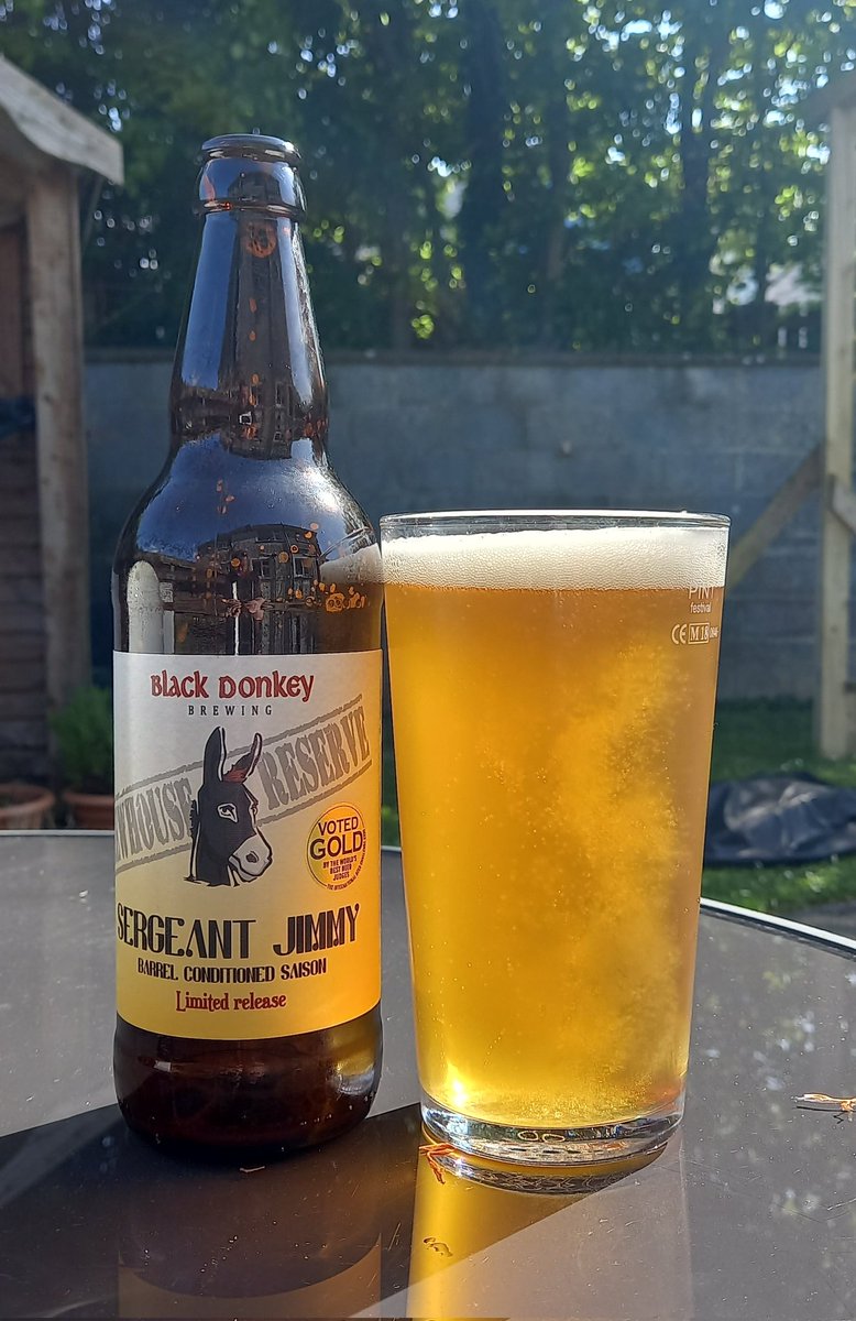 craig1scotty's tweet photo. Cheers everyone the weekend is here and enjoying this #Saison from @BlackDonkeyBeer delish as always a 7.7% #craftbeer 🤤 #DrinkIrish #supportcraftbeer #SergeantJimmy https://t.co/XoAjQ1NTpE