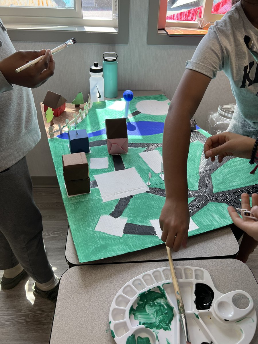 Students have completed their Geography project on land use by creating their own model of a city 🏙️ @StFrancisLondon wonderful discussions about land use, settlement patterns and transportation 🏡🚗