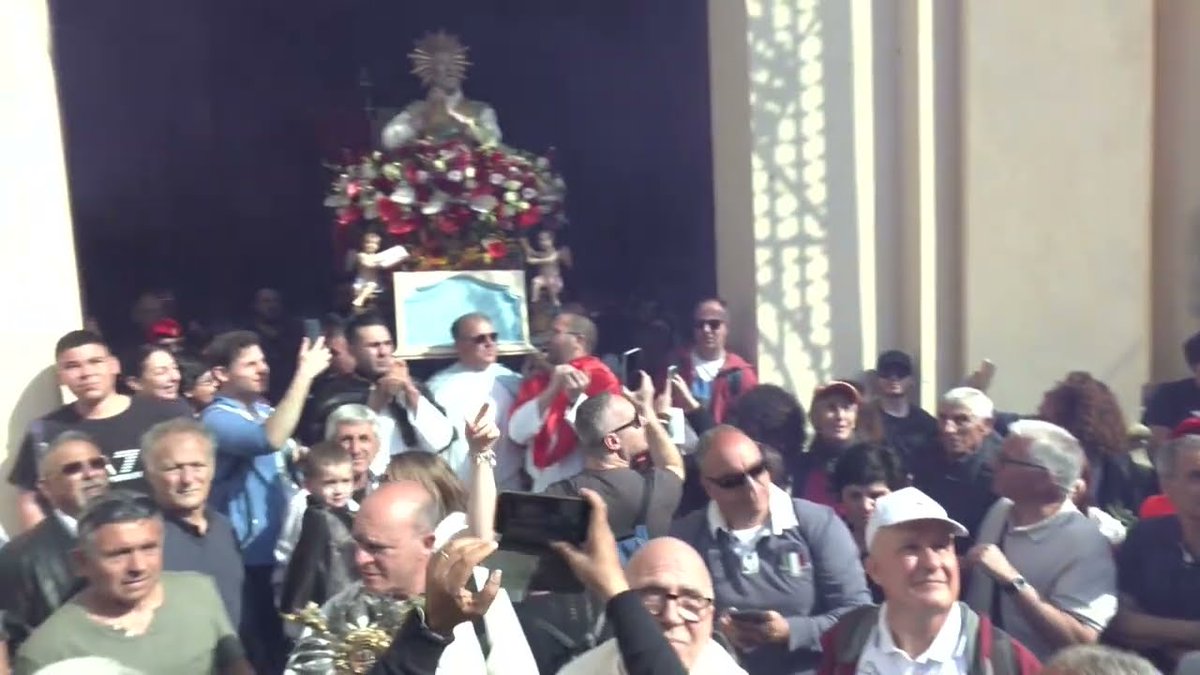TelemiaLaTv's tweet photo. Per la festa del Territorio. #monasterace #processione #Sant&#039AndreaAvellino
https://t.co/n5gBfI0YIN https://t.co/Jqc4mhNv92