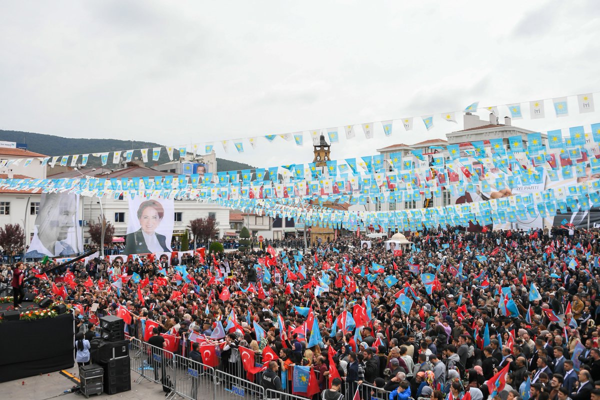 Yozgat da; “1 oy Kemal'e, 1 oy Meral'e” diyor!

14 Mayıs’ta milletimiz yepyeni bir tarih yazarak baharı getiriyor! ☀️