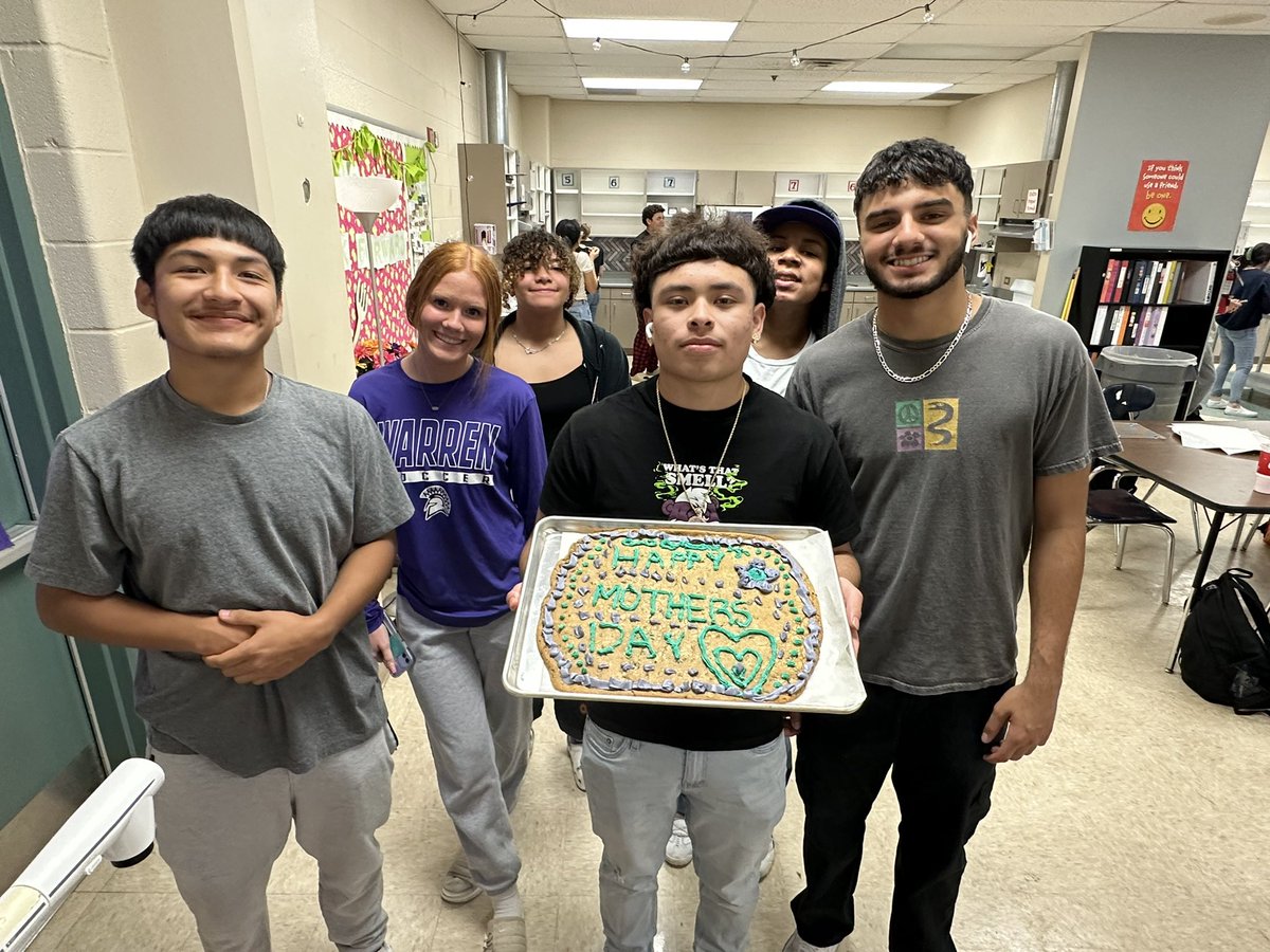 JCarterFCS's tweet photo. Part 1:
Sweet things are happening in Intro to Culinary!! Kids made their own icing and got creative! #introtoculinary #thesweetlife
Happy Mother’s Day to all the Moms from our WARRIORS 💜
@warrenfcs @nisdcte @melg2005 https://t.co/rDhgukKTFG
