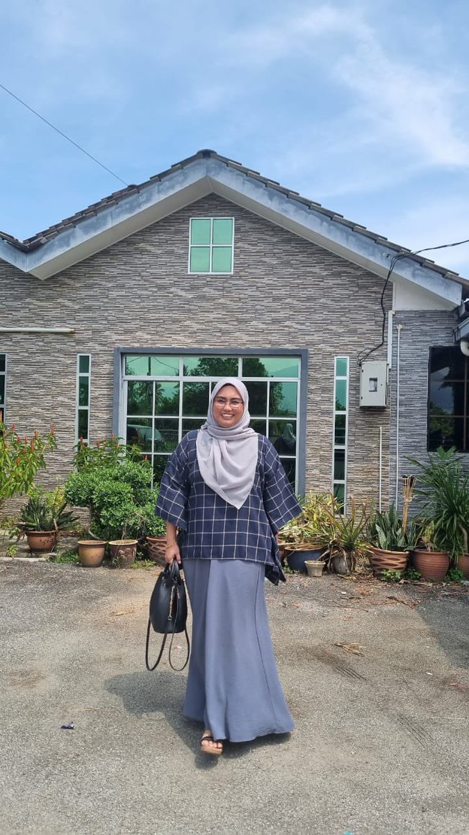 Hains_mic's tweet photo. Salam @TwtJodohMY @CariJodohMY 

Buat air milo dgn susu sejat,
Minum di kedai bersama teman,
Dtg kemari membawa hajat,
Ingin mencari jejaka budiman

Hi,sy disini nk tlg crikan jodoh utk kwn sy @arequebeah .If interested, boleh dm terus her twitter or ig ya. Rt plis https://t.co/pnkasUNsuO
