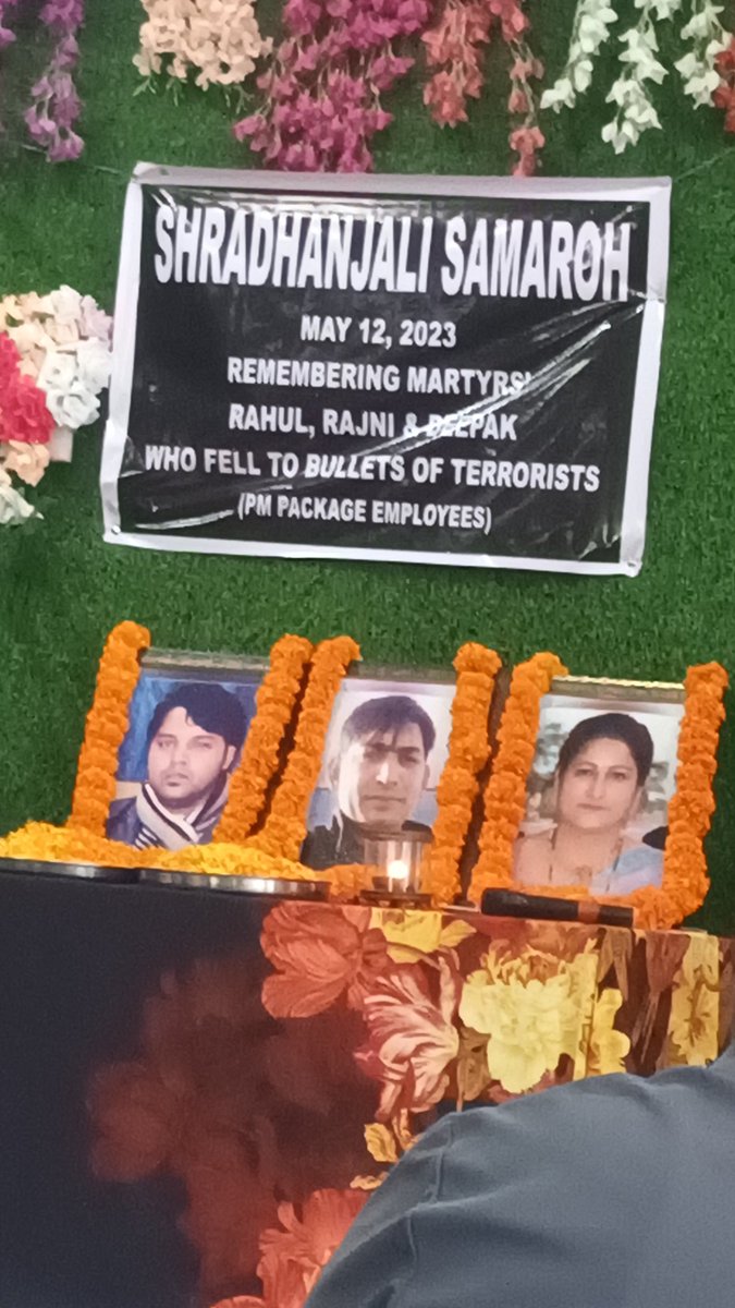 AAMEAK's tweet image. #ShradhanjaliSamaroh🌷🌷👏👏
#May12 
#Pmpackageemployees 
@RavinderRaina
@KavinderGupta
@sameeretv
@News18Kashmir
@News18Jammu
fb.watch/ku3eG8squb/?mi…