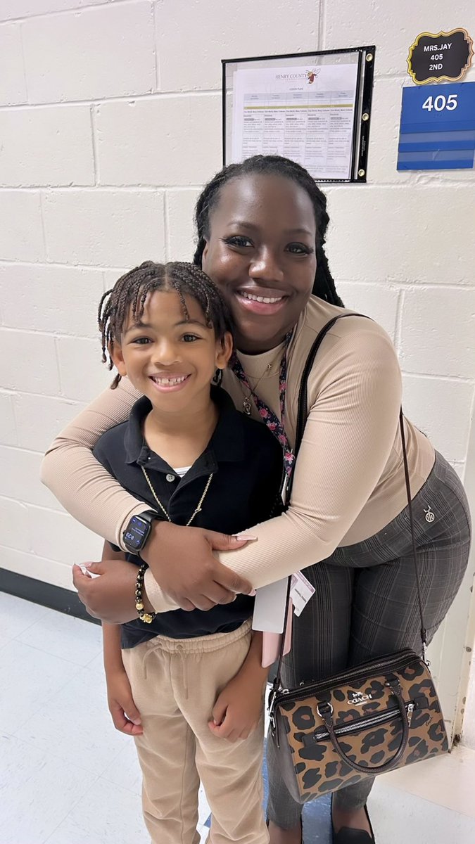 OAK_HCS's tweet photo. Greeted with hospitality and love at the School of Scholars. Visiting some of our OKE babies on this Fun Friday. #bettertogether #oakready #okeready #schoolofscholars at @OKE_HCS @ThompsonKambria @CounselorBeeBee https://t.co/nvymwTFEtl