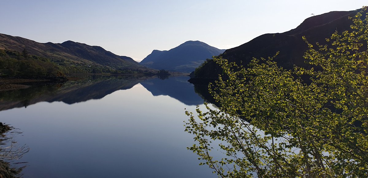 What a joy to pause, take in this splendid morning  #Cycletowork  @UHIWestHighland. Every journey gets me closer to my NetZero aim and cycling helps my physical and mental wellbeing.
#ThePhotoHour