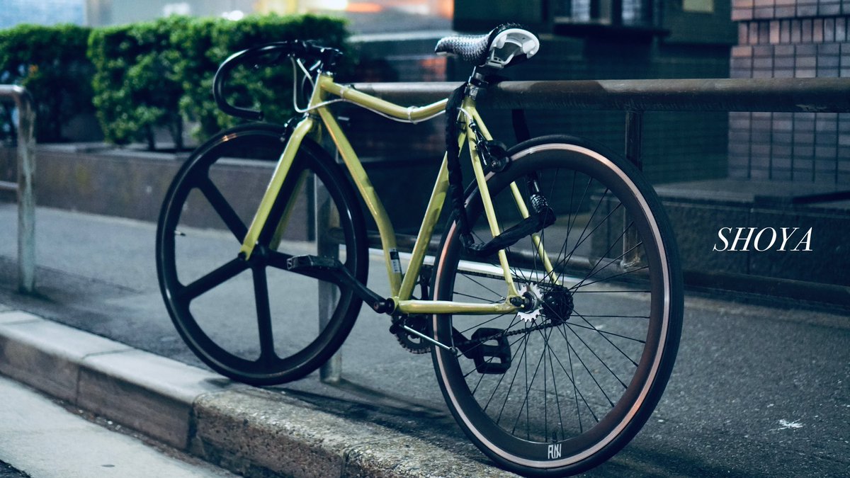 SHOYA_Photo's tweet photo. 相棒📷との散歩道。

一台のステキな自転車に出逢った。

彼にもまた相棒がいて、帰りを待っている。
どんなステキな人が乗っているのだろう。

#キリトリノセカイ 
#フォトグラフィック
#自転車
#ロードバイク
#写真好きな人と繋がりたい https://t.co/KOeYsvazOG