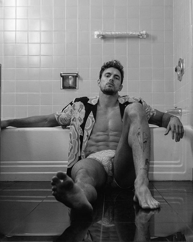 inglouriousaxel's tweet photo. ¿Sabéis quien va a perder la camisa? #AlohaGoat https://t.co/Dfazl94Et5