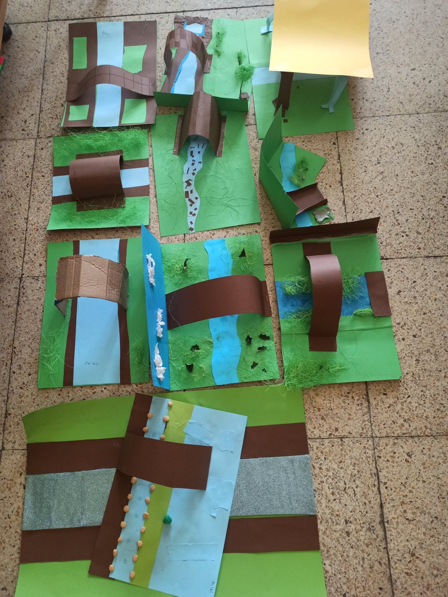 sagratcorvic's tweet photo. "El riu només és aigua? " Amb aquesta pregunta hem començat el nou projecte els de 1r d'ESO. Vam anar a observar el riu Mèdic al costat de l'escola i hem respost la pregunta de manera plàstica #escola #eso #vic #sagratcorvic #scveso #projectes #riu #meder @vic_educacio https://t.co/qt6dNdHA5d
