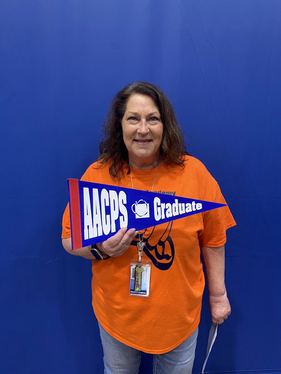 clapperbd's tweet photo. MAA celebrates 5th grade teacher Ms. Rulo! She went to Severn River MS and graduated from Broadneck HS. @MonarchAnnAACPS @AACountySchools #ProudAACPSGrad #AACPSFamily https://t.co/1MasG7f7rj