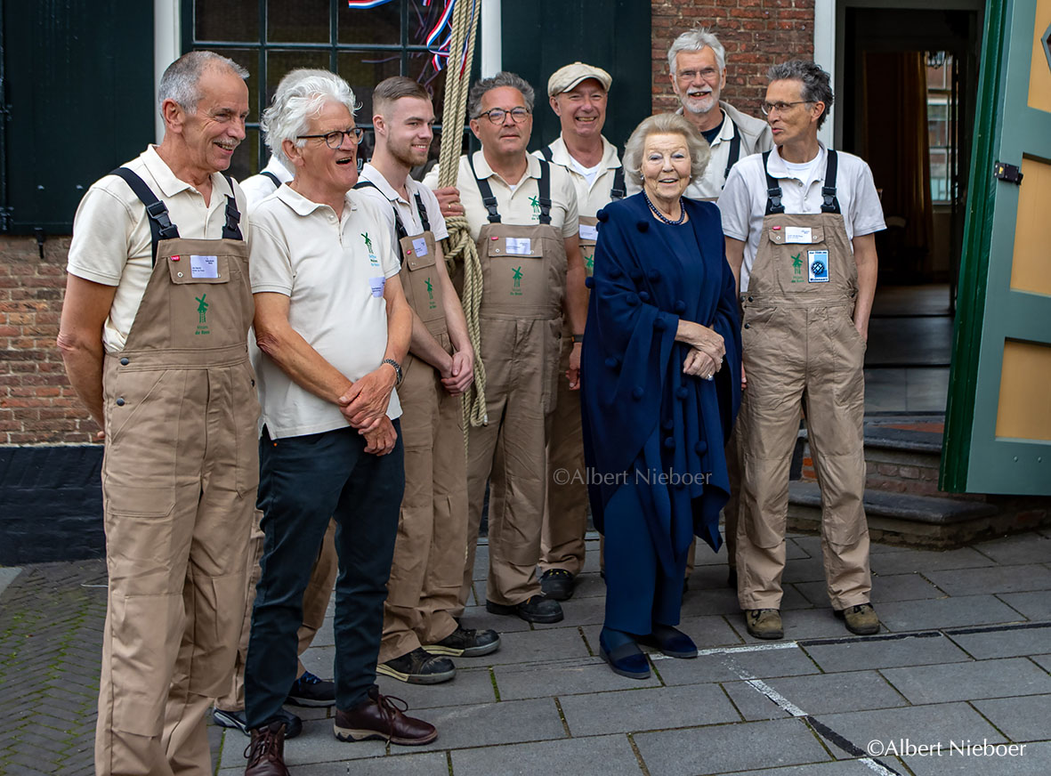 Royaleurope's tweet photo. Prinses Beatrix opent de Nationale Molendagen 2023 in molen De Roos in Delft. Het is de 50ste keer dat de Nationale Molendag wordt georganiseerd door De Hollandsche Molen. ©Albert Nieboer #molendag #prinsesbeatrix #Deroos https://t.co/JLfSdqfnCb