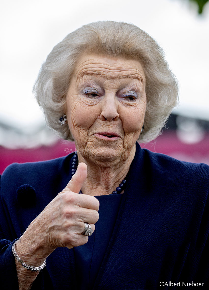 Royaleurope's tweet photo. Prinses Beatrix opent de Nationale Molendagen 2023 in molen De Roos in Delft. Het is de 50ste keer dat de Nationale Molendag wordt georganiseerd door De Hollandsche Molen. ©Albert Nieboer #molendag #prinsesbeatrix #Deroos https://t.co/JLfSdqfnCb