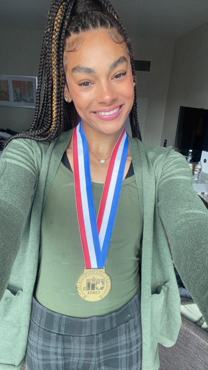Arieanna_jeffer's tweet photo. It’s been a blessing being able to come out to Austin to compete! I am proud to say I am your girls 4a Triple Jump State Champion 🥇🥇🥇🥇!! &amp; Placing 4th in long jump. Thank you to family and friends who have supported me. Until next year. @MsAndersonArt @CoachMenefee1 https://t.co/90CytrwMsG