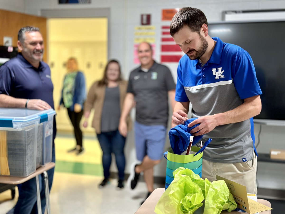 EastJessamineHi's tweet photo. Congratulations to Phil Prokes for being recognized by Walmart for Teacher Appreciation Week! Thank you for sharing some snacks and goodies with our staff and for recognizing excellence when you see it! 😎💙 https://t.co/od3kHphk1h