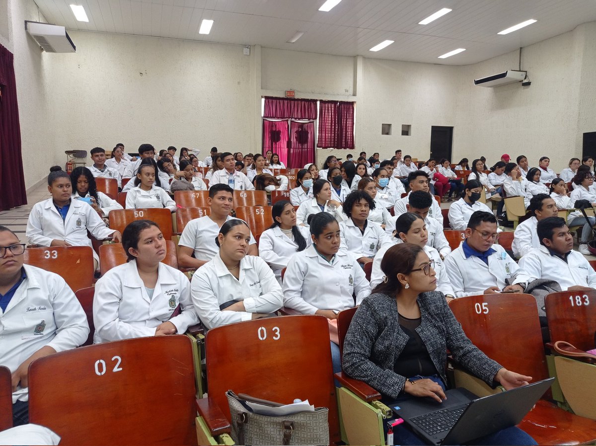 Taller de venoclisis, y cuidados del paciente en cuidados críticos 🛀🛌🛀en conmemoración del día de enfermería.  #LeonRevolucion #UVDenisSilva #MayoVivaSandino